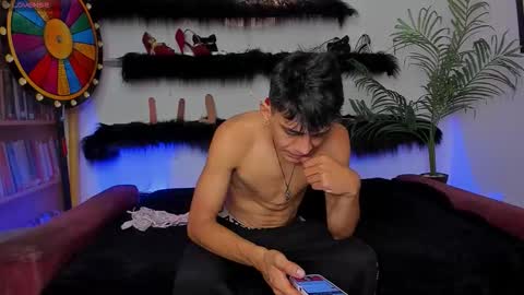 Snapshot of sexonfire111 chatting on 1, 11, 2025 April 18 year and ROSS dick 20cm online show from 1, 11, 2025