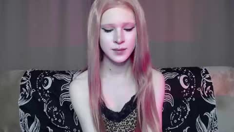 Snapshot of sexpired_princess chatting on 9, 8, 2026 Nextdoor Princess online show from 9, 8, 2026