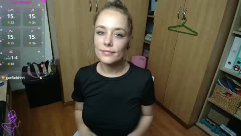 Snapshot of sexxxycrystali chatting on 14, 11, 2025 sexxxycrystali online show from 14, 11, 2025