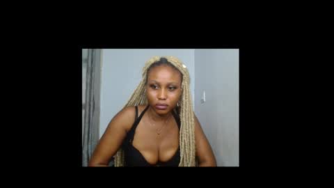 Snapshot of sexy_badgirl2 chatting on 19, 2, 2026 Sexy blackgirl2 online show from 19, 2, 2026