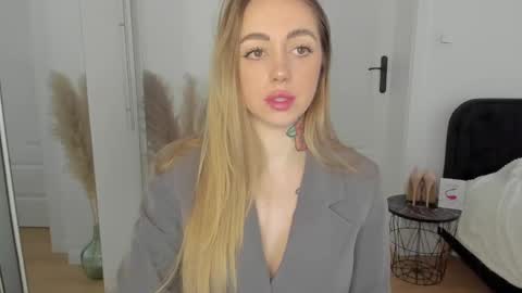 C o r a l i e online show from 4, 2, 2025