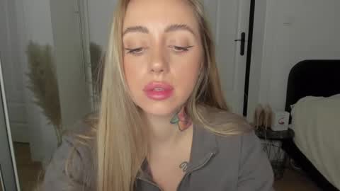 C o r a l i e online show from 26, 2, 2025