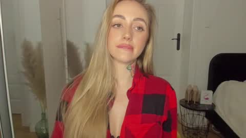 C o r a l i e online show from 28, 2, 2025