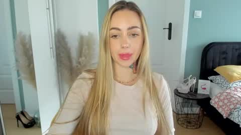 Snapshot of sexy_coralie chatting on 19, 7, 2026 C o r a l i e online show from 19, 7, 2026