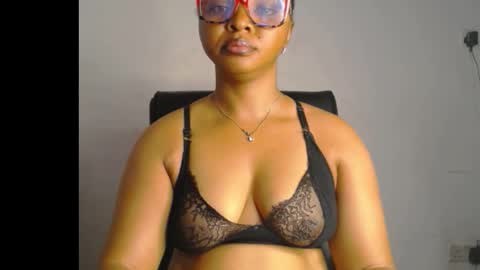 Snapshot of sexy_ebonygirl_ chatting on 6, 2, 2026 Clara online show from 6, 2, 2026