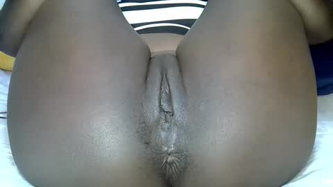 Snapshot of sexy_esther92 chatting on 5, 12, 2025 sexy_esther92 online show from 5, 12, 2025