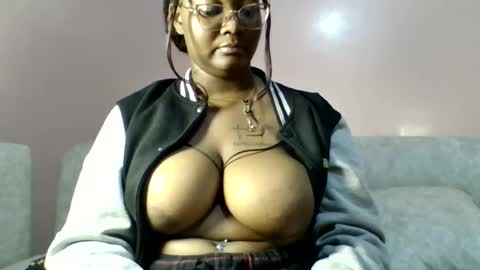 Snapshot of sexy_helle chatting on 15, 6, 2026 sexy_helle online show from 15, 6, 2026