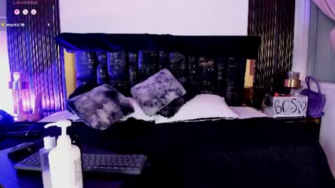 Snapshot of sexy_hot_milf_ chatting on 22, 6, 2026 Dafne online show from 22, 6, 2026