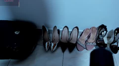 Snapshot of sexy_hot_milf_ chatting on 28, 6, 2026 Dafne online show from 28, 6, 2026