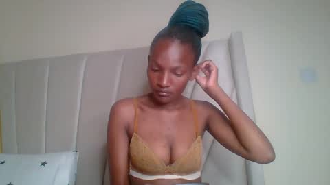 sexy_lucy012 online show from 7, 3, 2025