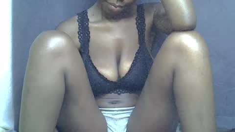 Snapshot of sexy_peach4 chatting on 7, 7, 2026 sexy_peach4 online show from 7, 7, 2026