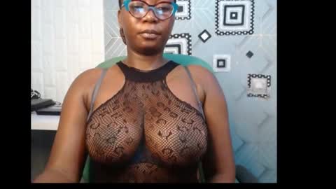 Snapshot of sexy_pearl12 chatting on 6, 1, 2025 zoe online show from 6, 1, 2025