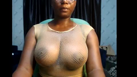 Snapshot of sexy_pearl12 chatting on 8, 2, 2025 zoe online show from 8, 2, 2025