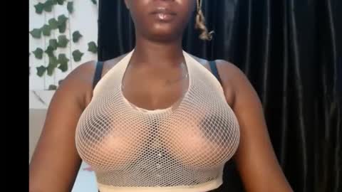Snapshot of sexy_pearl12 chatting on 28, 9, 2025 zoe online show from 28, 9, 2025