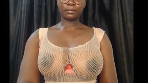 Snapshot of sexy_pearl12 chatting on 16, 11, 2025 zoe online show from 16, 11, 2025