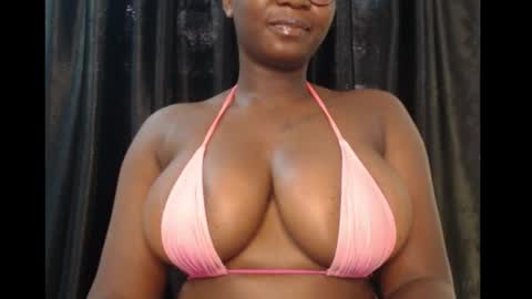 Snapshot of sexy_pearl12 chatting on 25, 11, 2025 zoe online show from 25, 11, 2025