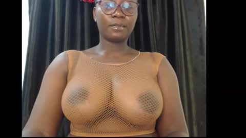 Snapshot of sexy_pearl12 chatting on 19, 12, 2025 zoe online show from 19, 12, 2025