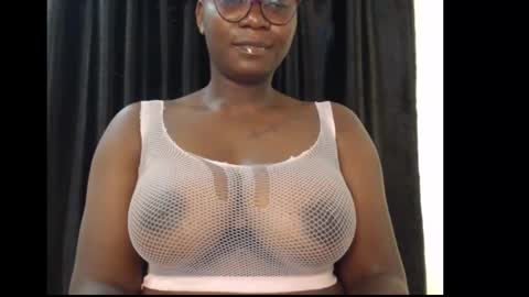 Snapshot of sexy_pearl12 chatting on 20, 12, 2025 zoe online show from 20, 12, 2025