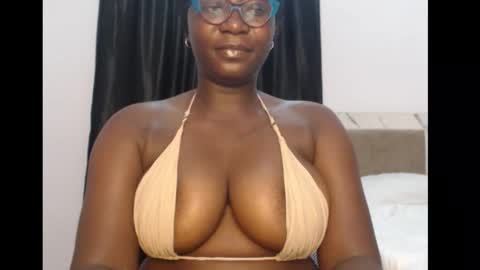 Snapshot of sexy_pearl12 chatting on 12, 2, 2026 zoe online show from 12, 2, 2026