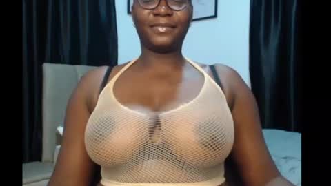 Snapshot of sexy_pearl12 chatting on 12, 5, 2026 zoe online show from 12, 5, 2026
