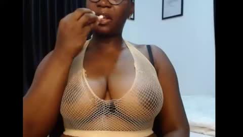 Snapshot of sexy_pearl12 chatting on 31, 5, 2026 zoe online show from 31, 5, 2026