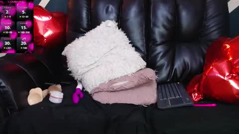 Snapshot of sexy_redgirl chatting on 14, 2, 2025 karoline online show from 14, 2, 2025