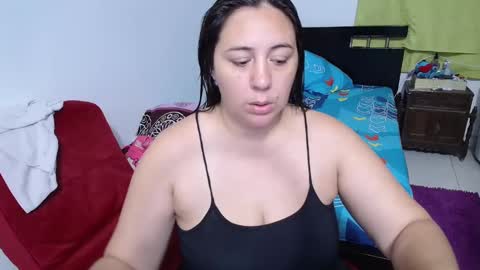 Snapshot of sexy_ticki chatting on 4, 1, 2025 janel online show from 4, 1, 2025