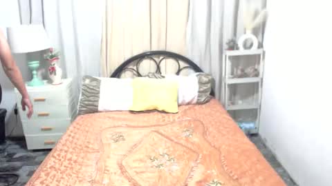 sexy_yllona online show from 10, 4, 2026