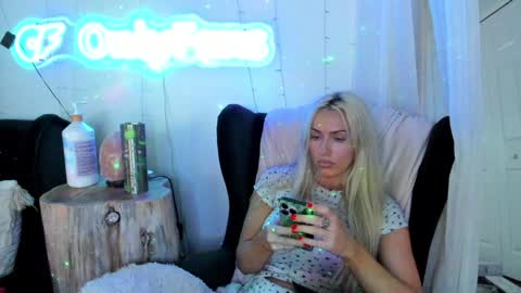 Ashley Teal online show from 8, 2, 2025