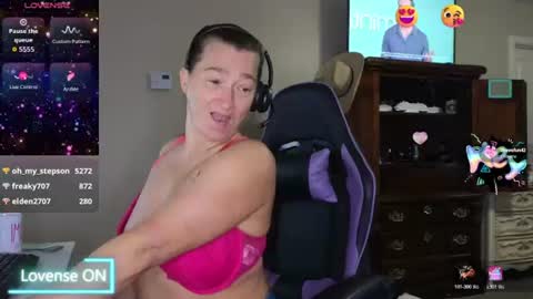 Snapshot of sexydistraction1 chatting on 24, 6, 2026 SexyDistraction online show from 24, 6, 2026