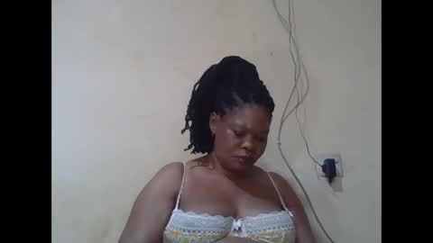 Snapshot of sexydove2 chatting on 19, 4, 2026 EMILY online show from 19, 4, 2026