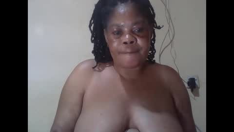 Snapshot of sexydove2 chatting on 26, 4, 2026 EMILY online show from 26, 4, 2026