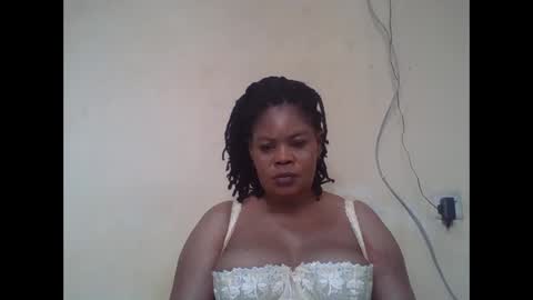 Snapshot of sexydove2 chatting on 27, 4, 2026 EMILY online show from 27, 4, 2026