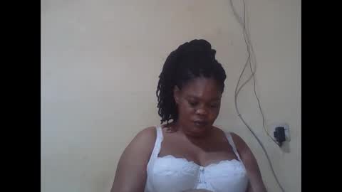 Snapshot of sexydove2 chatting on 29, 4, 2026 EMILY online show from 29, 4, 2026