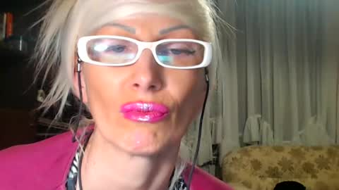 Snapshot of sexyeni chatting on 19, 6, 2026 ENI pvt moan your name WHEN I M NOT online you tell me in SNAPCHAT deal yes add me... FREE TWITTER magiconline101...... online show from 19, 6, 2026