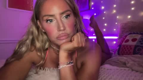Snapshot of sexygoodvibebabe69 chatting on 3, 7, 2026 Ashley Love online show from 3, 7, 2026