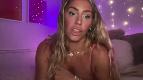 Snapshot of sexygoodvibebabe69 chatting on 27, 7, 2026 Ashley Love online show from 27, 7, 2026