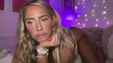 Snapshot of sexygoodvibebabe69 chatting on 28, 7, 2026 Ashley Love online show from 28, 7, 2026