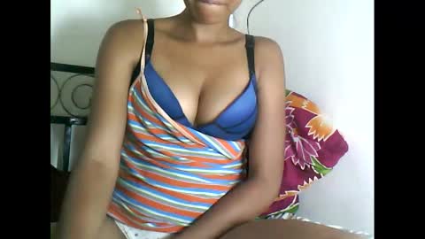 sexylarra12 online show from 17, 1, 2025