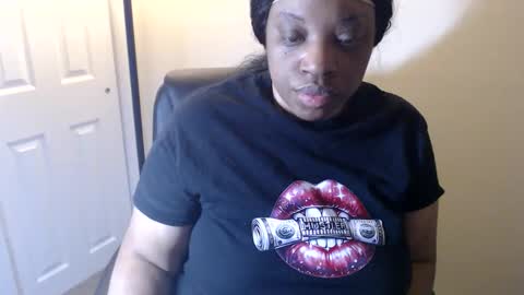 Snapshot of sexymona1218 chatting on 28, 4, 2026 SexyMona online show from 28, 4, 2026