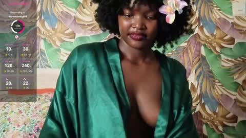 Snapshot of sexypetite_lee chatting on 12, 5, 2026 Lee online show from 12, 5, 2026