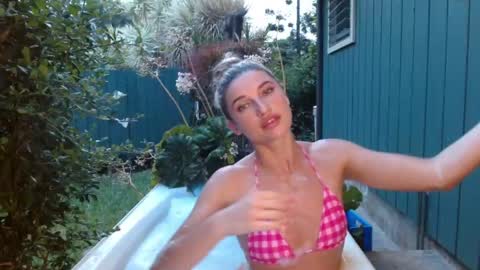 Snapshot of sexyserenah chatting on 25, 5, 2026 Squriting serenah online show from 25, 5, 2026