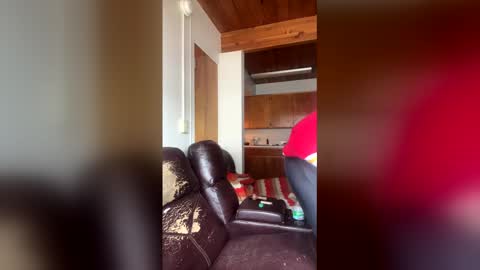 sexywhiteboi420 online show from 13, 4, 2026