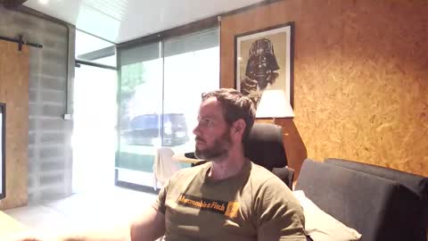 shad0w_hunter online show from 10, 4, 2026