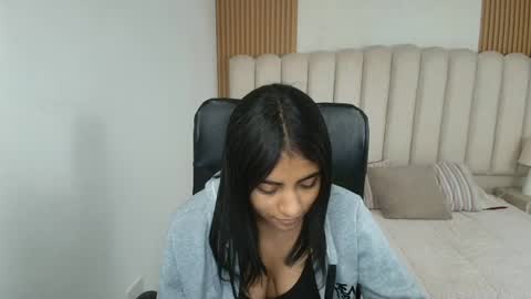 Snapshot of shaneelle chatting on 10, 4, 2026 shanelle online show from 10, 4, 2026