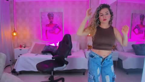 Snapshot of shantalll__ chatting on 6, 10, 2025 Shantal online show from 6, 10, 2025