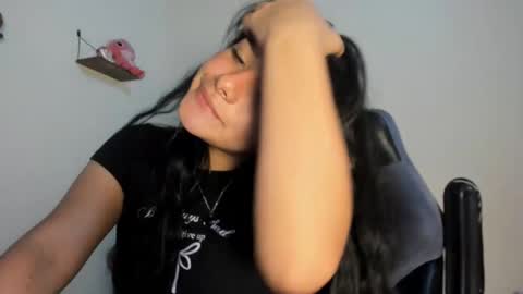 Snapshot of shara_jones chatting on 2, 11, 2025 Sara online show from 2, 11, 2025