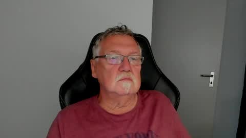 Snapshot of sharlots_pet chatting on 23, 4, 2026 sharlots_pet online show from 23, 4, 2026