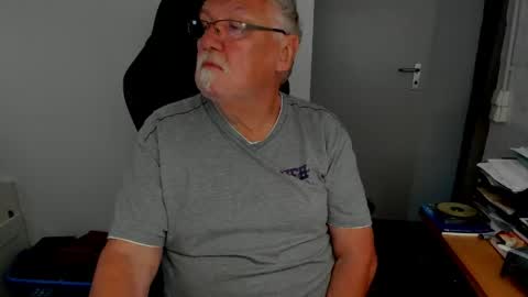 Snapshot of sharlots_pet chatting on 27, 4, 2026 sharlots_pet online show from 27, 4, 2026