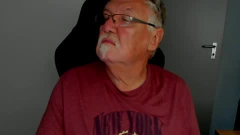 Snapshot of sharlots_pet chatting on 5, 5, 2026 sharlots_pet online show from 5, 5, 2026